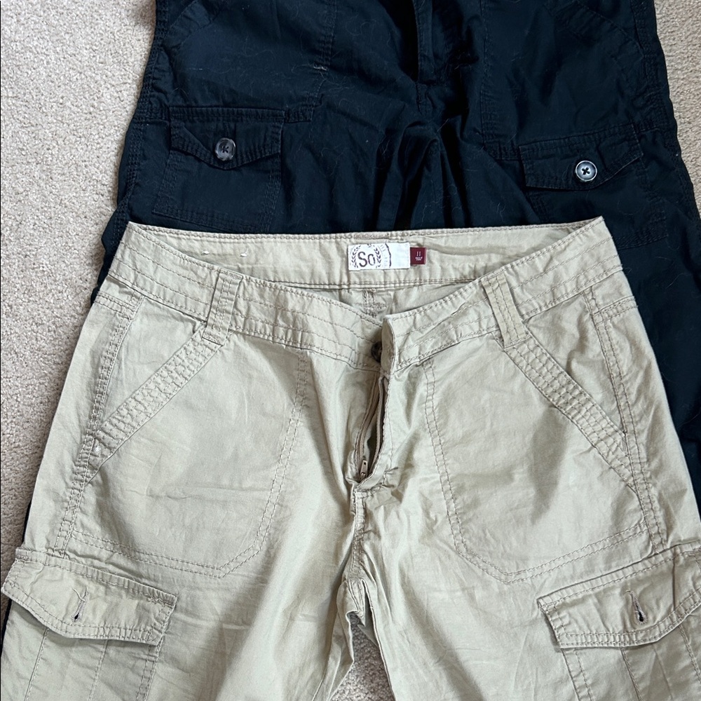 Women’s Black and Tan Cargo Capri